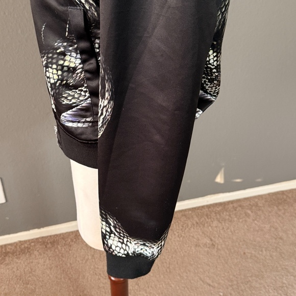 Just Cavailli Men's Python Snakeskin Printed Black bomber Jacket Sz 50 / M - Picture 8 of 11